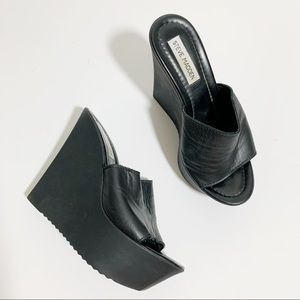 Vintage Steve Madden Jesse black leather platform high heel open toe wedges